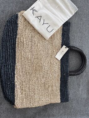 NWT KAYU NATURAL RAFFIA BAG WITH LEATHER HANDLE